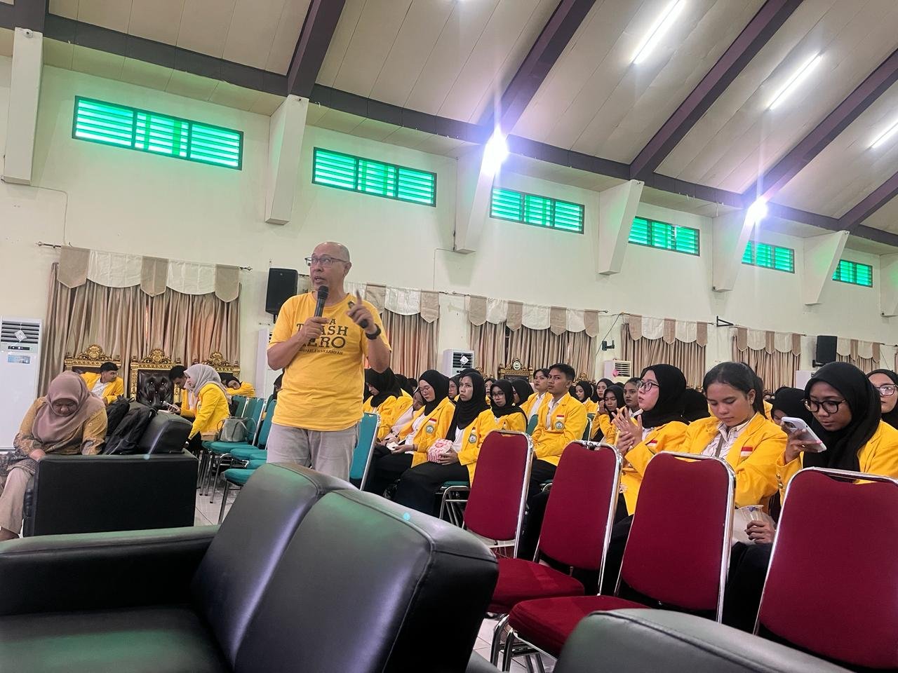 Ketua Trash Hero Chapter Ternate Jadi Narasumber Pembekalan KKN Unkhair, Soroti Pengelolaan Sampah Perkotaan dengan Pendekatan Zero Waste
