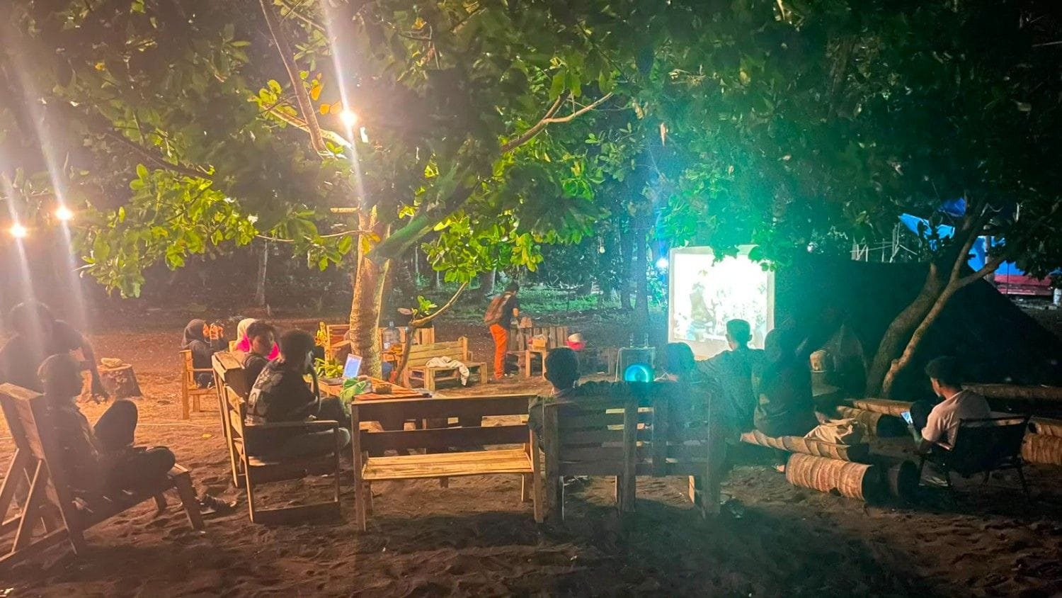 PEKAN KOMISARIAT HMI FISIP UMMU TERNATE: Pererat Silaturahmi, Bangun Budaya Berpikir Kritis Lewat Film dan Diskusi