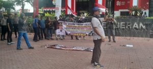 Koalisi Anti Korupsi Maluku Utara Gelar Aksi di Jakarta: Tuntut Transparansi Rehab Rumah Dinas & Batalkan Pinjaman Rp1 Triliun